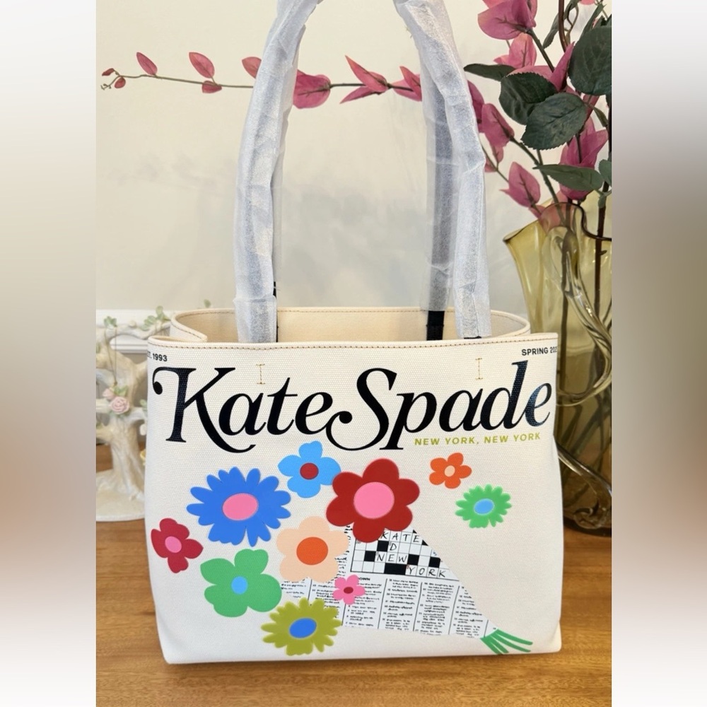 Kate Spade Spring Fresh Picks floral Canvas Tote NWT original packaging